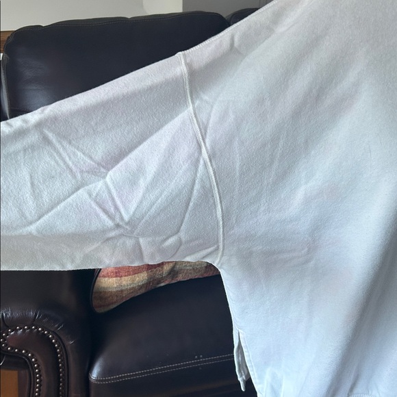 American Eagle Outfitters Classic White Crewneck Sweater - Picture 2 of 6